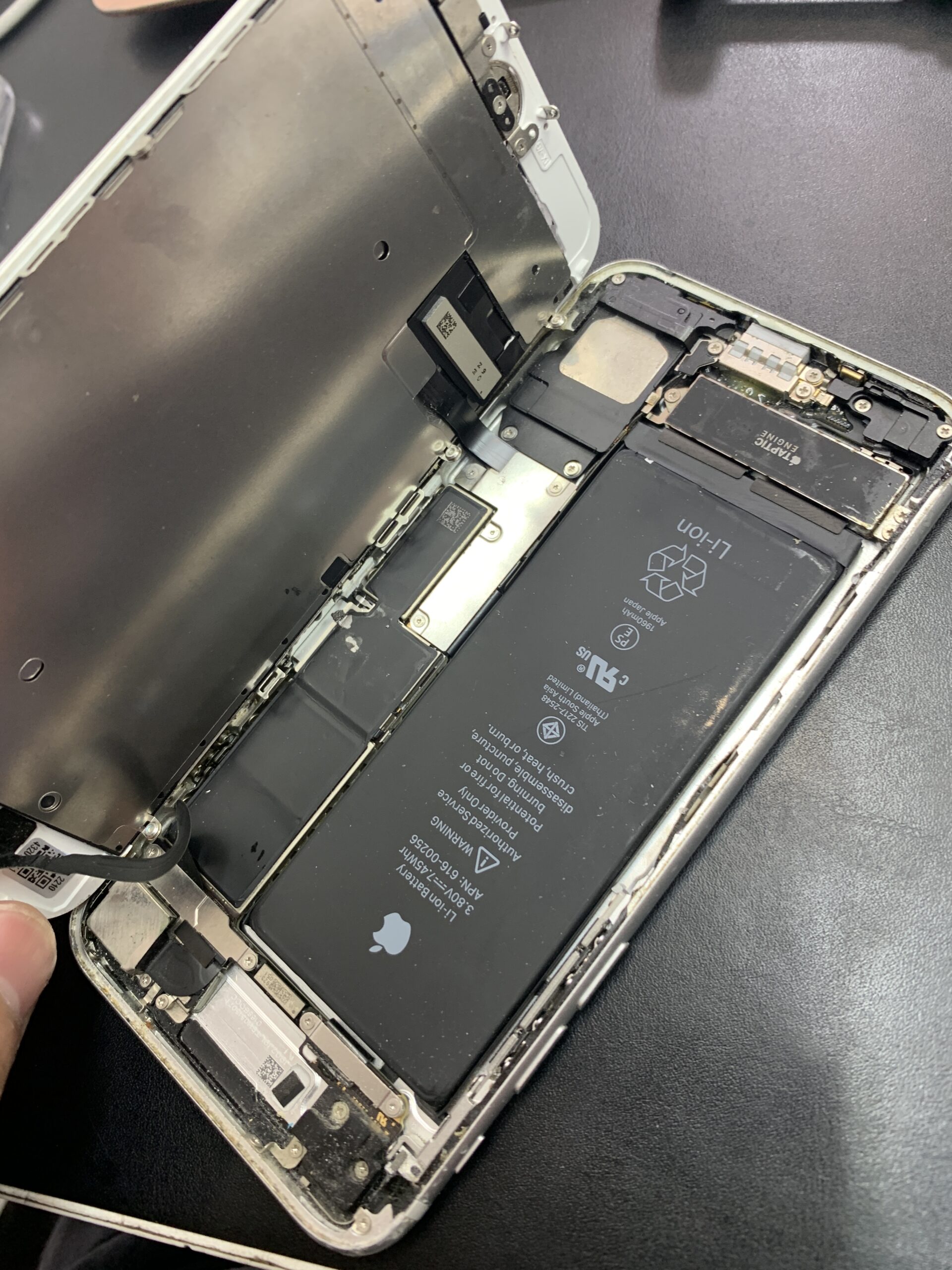 iPhone画面割れは即日修理！★データそのまま対応★