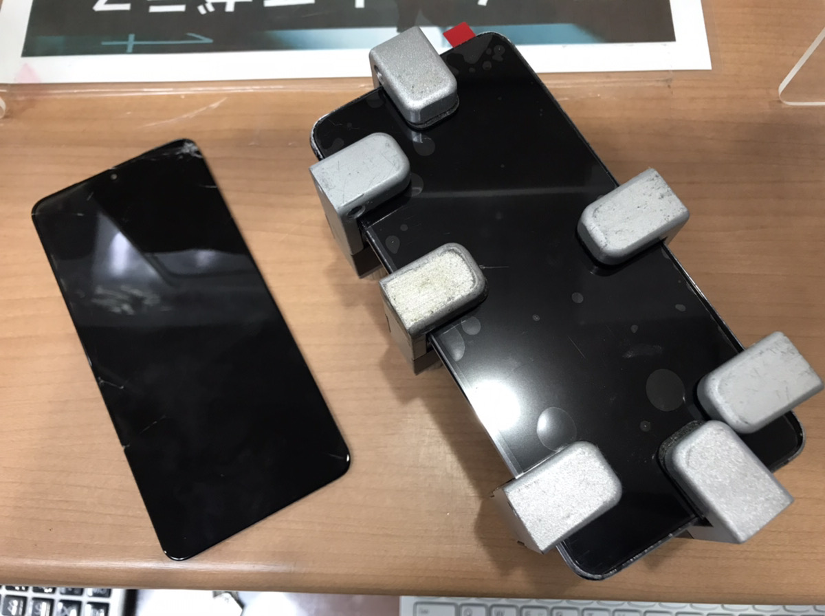 Galaxy S21の液晶交換なら【RepairWorld本厚木店】　即日対応でデータそのまま