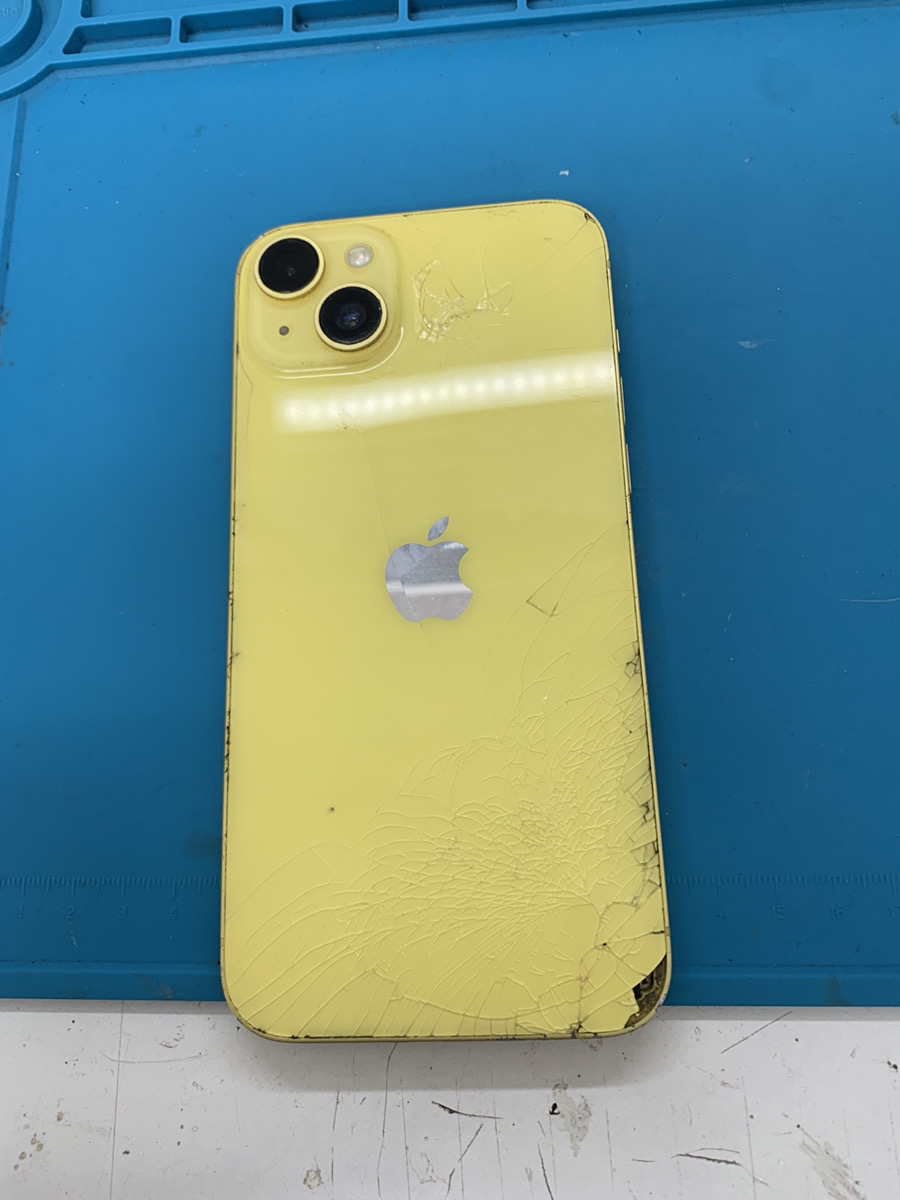 【iPhone背面修理】割れた外面ガラスもキレイに元通り！