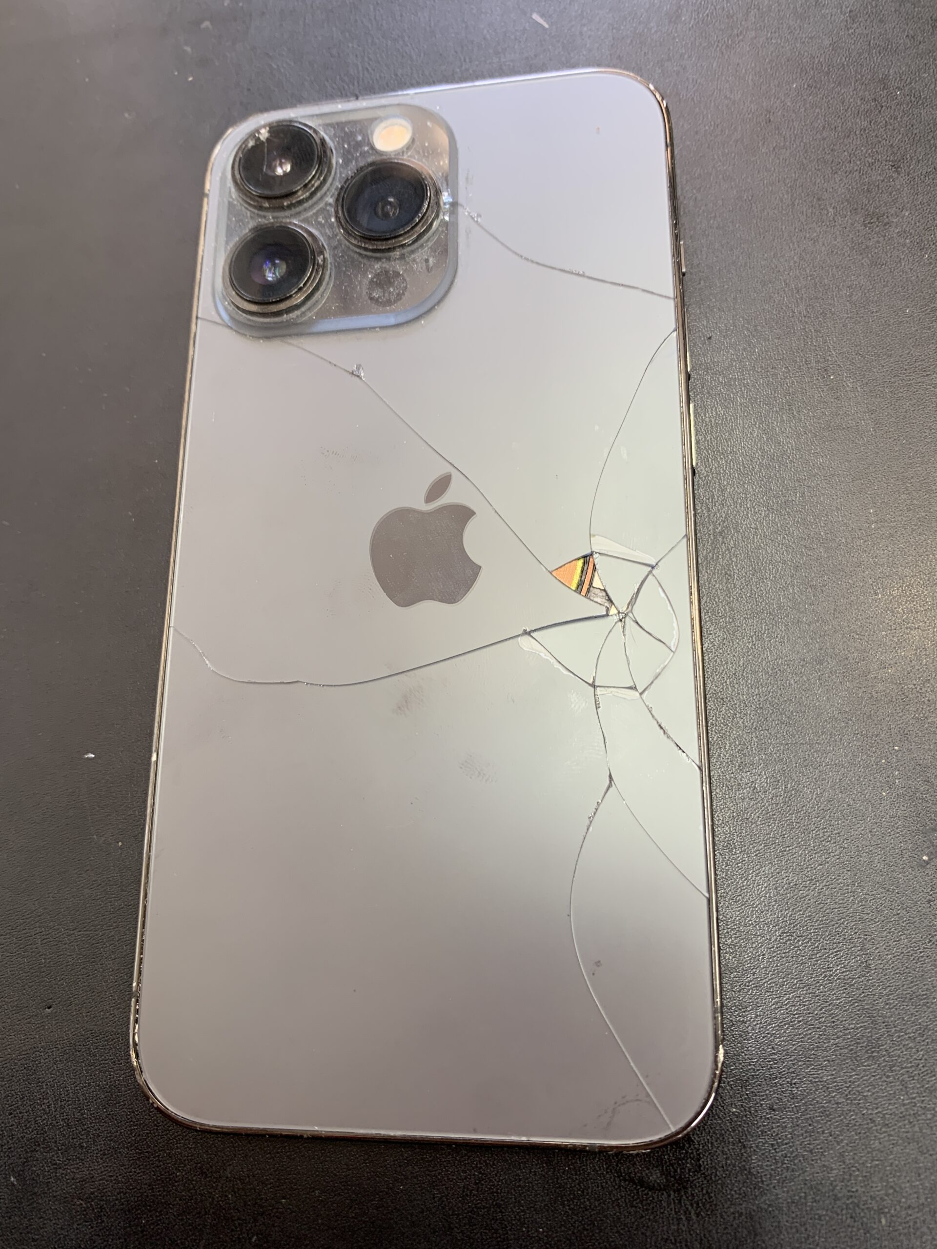 【iPhone13Pro背面修理】ガラス割れも即日対応！〜練馬店〜