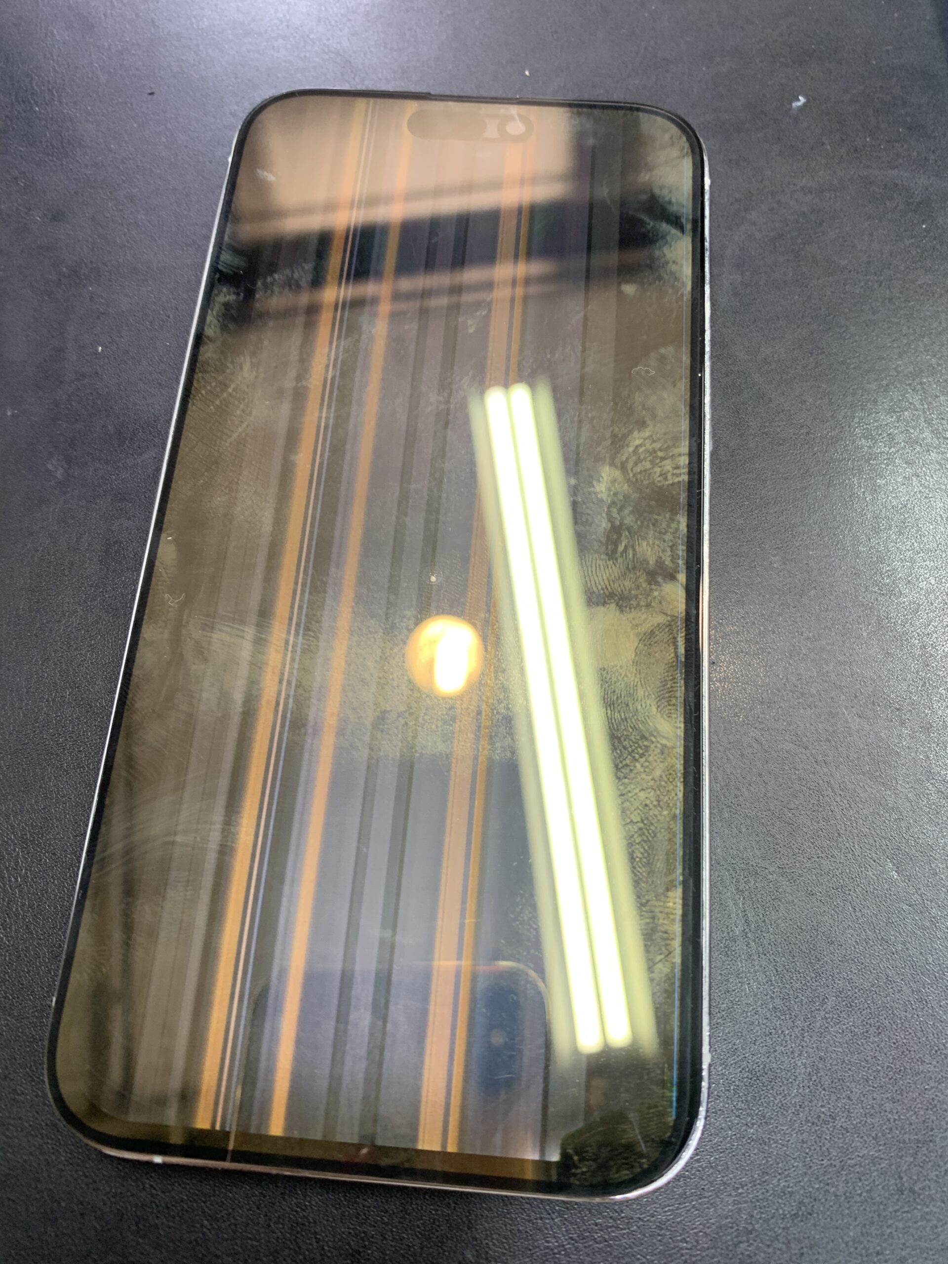 【練馬店】iPhone14ProMaxの液晶交換最短30分可能！