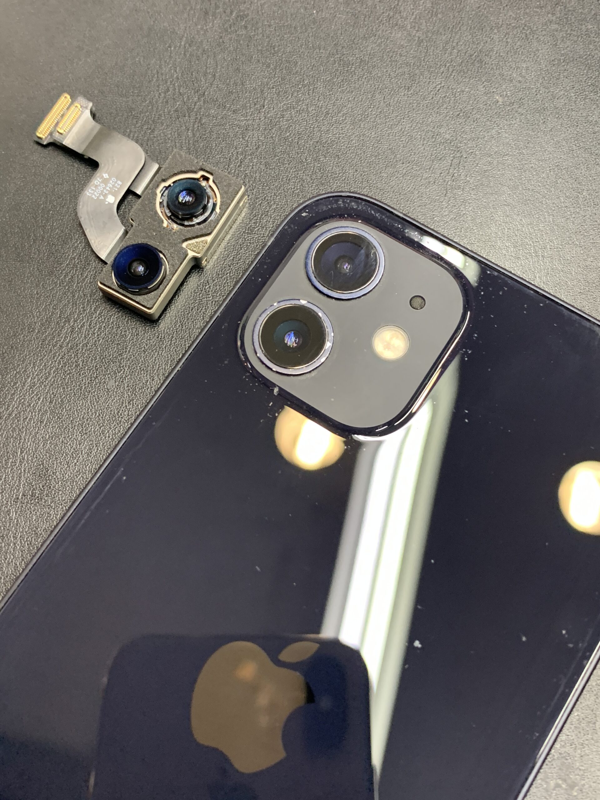 iPhone 12 赤 デュアルカメラ 画面ひびあり iPhone12 アウトカメラの故障【練馬店】 - 最長1年保証