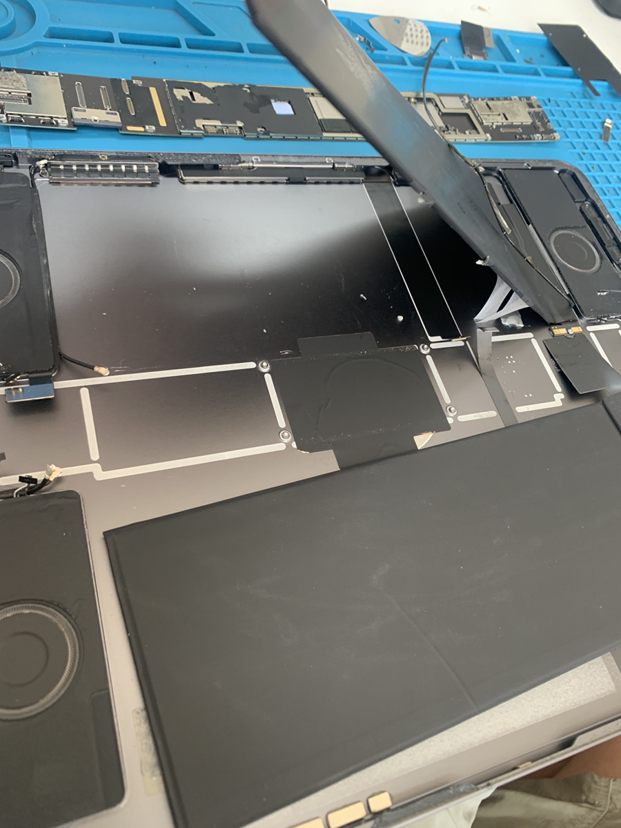 iPad Pro12.9のバッテリー交換お任せください！【東久留米店】