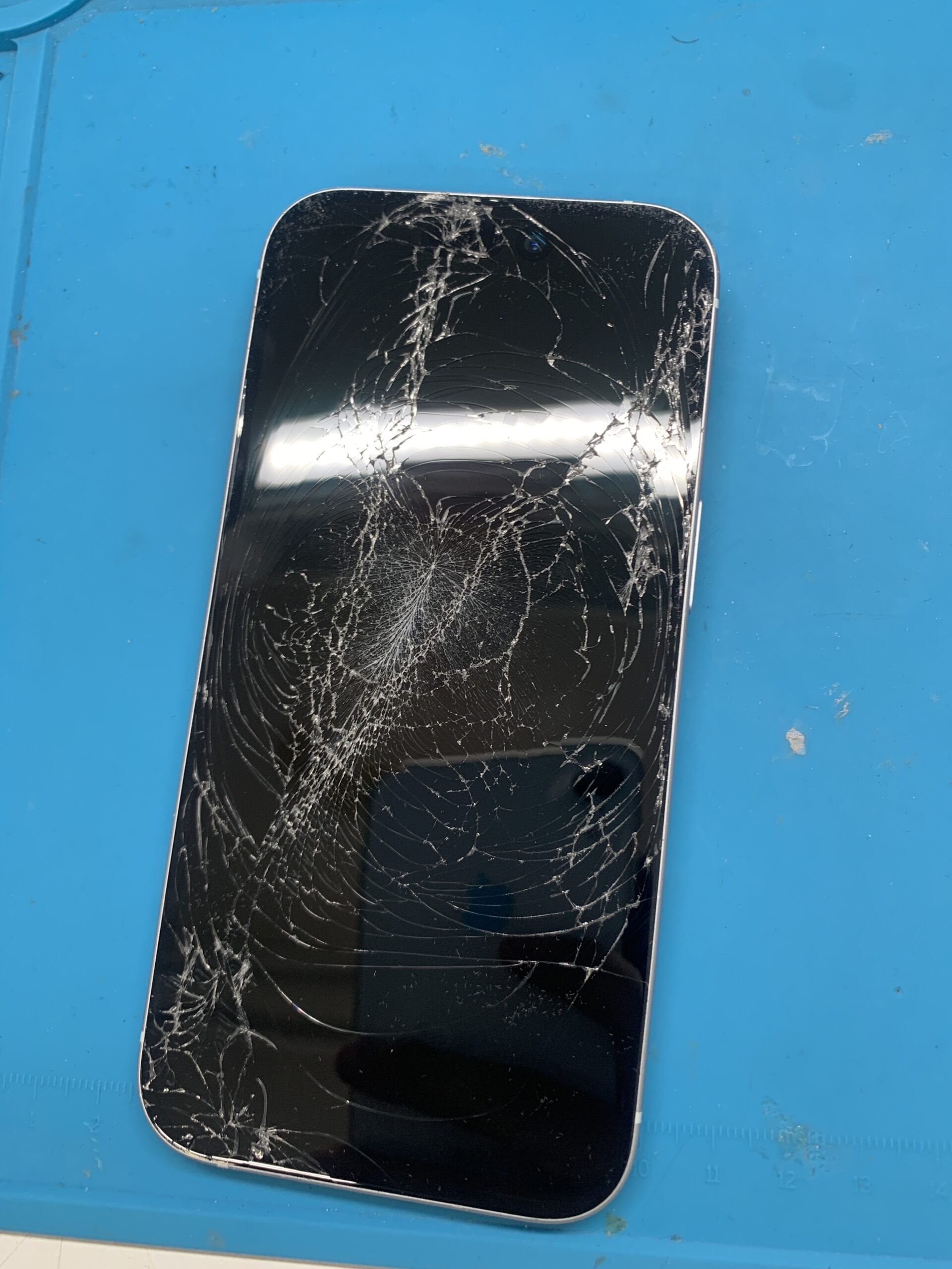 📱iPhone15の液晶交換はRepairWorld大泉学園店へ！