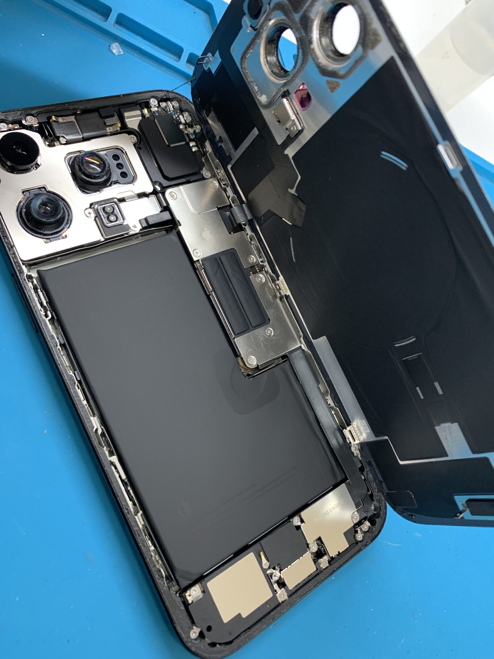 iPhone16ProMax リアカメラ交換でクリアな撮影を取り戻そう！【石神井公園店】