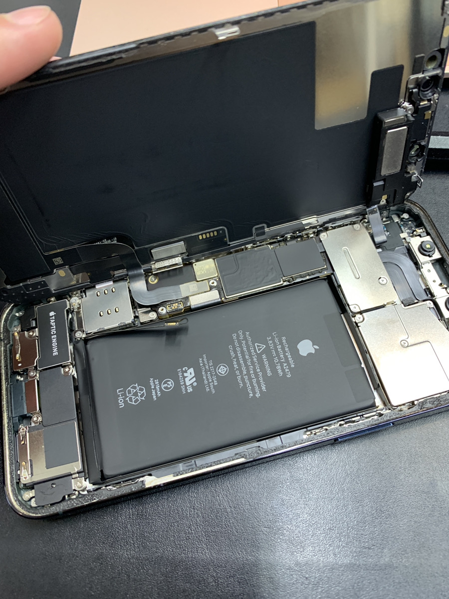 iPhone12Pro のバッテリー交換はRepair World 大泉学園店へ！