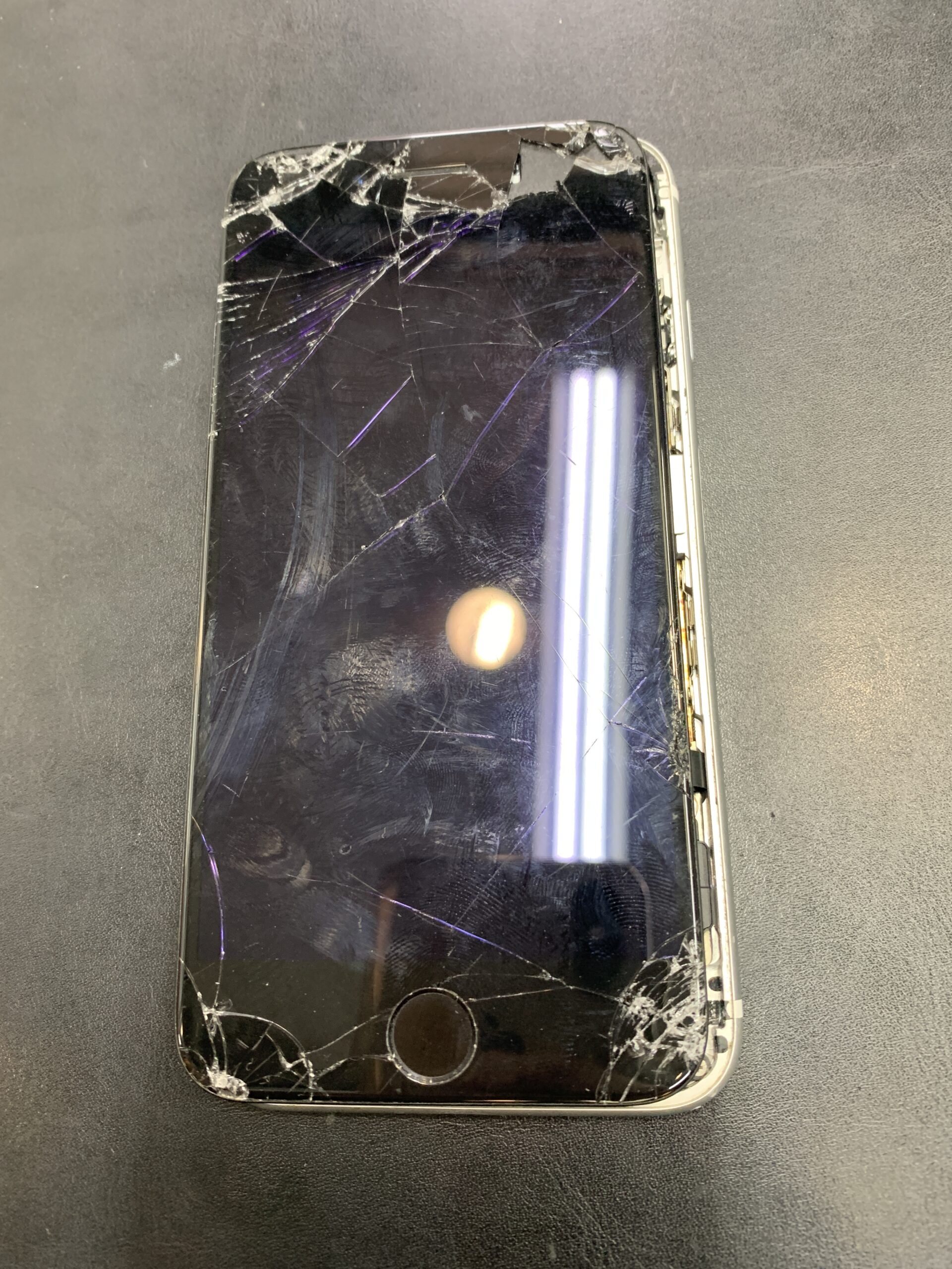 iPhoneSE2 画面交換は最短15分で修理完了！【練馬店】