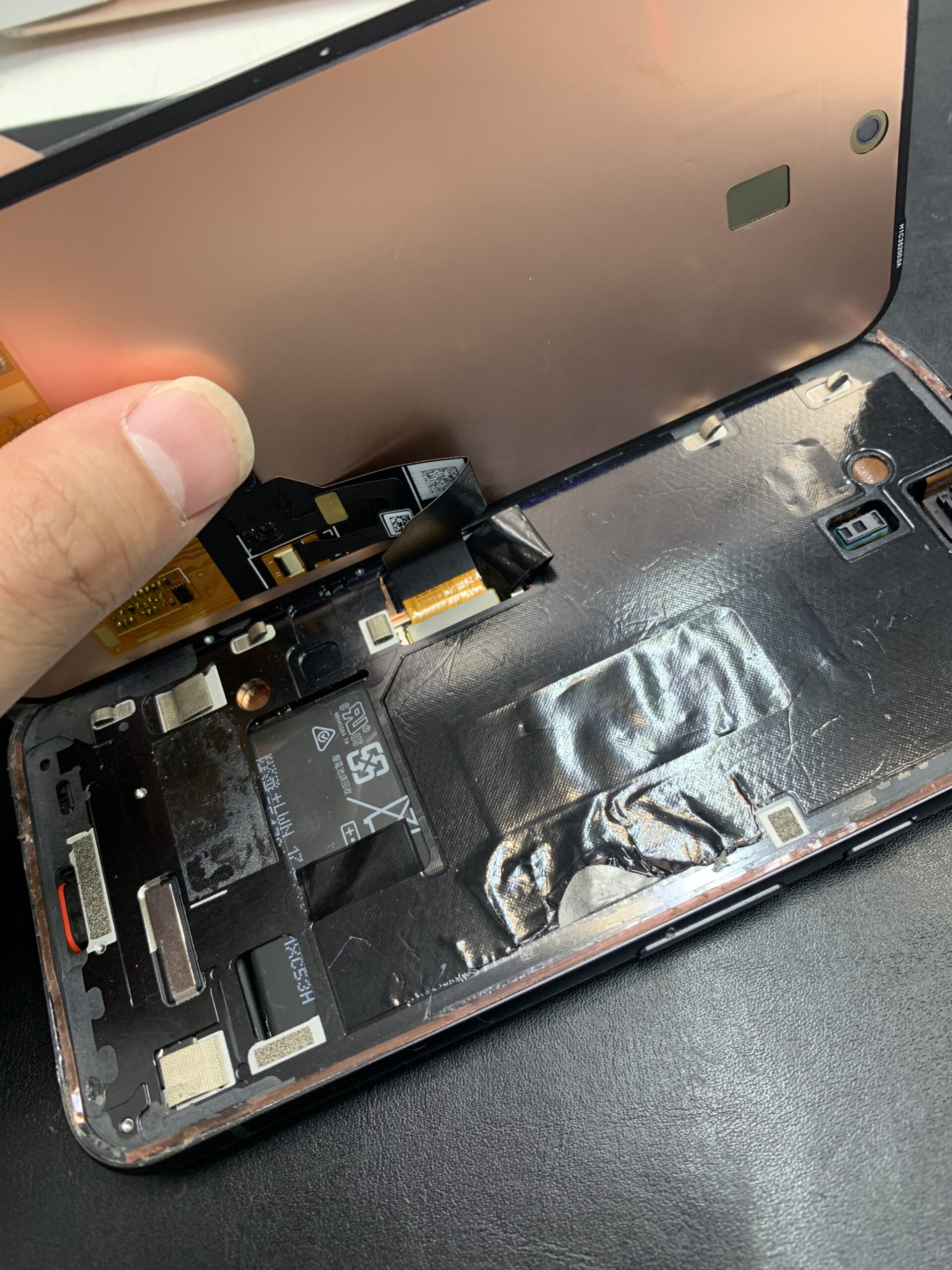 Pixel8a 画面交換で新品同様に！【練馬店】