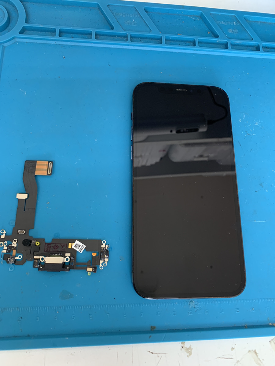 iPhone12Pro 充電不良の修理【東久留米店】