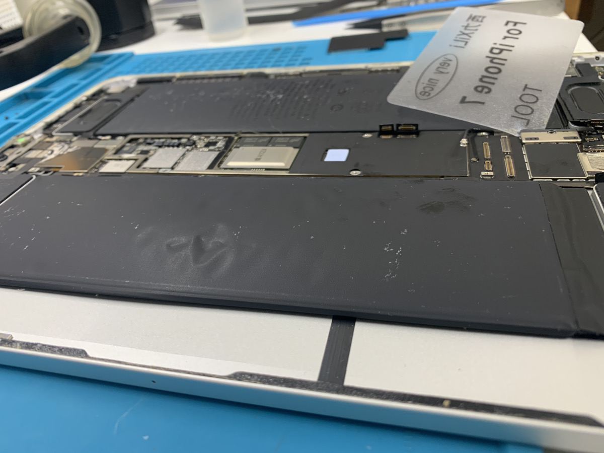 iPad Pro11 バッテリー膨張でお困りではありませんか？【東久留米店】