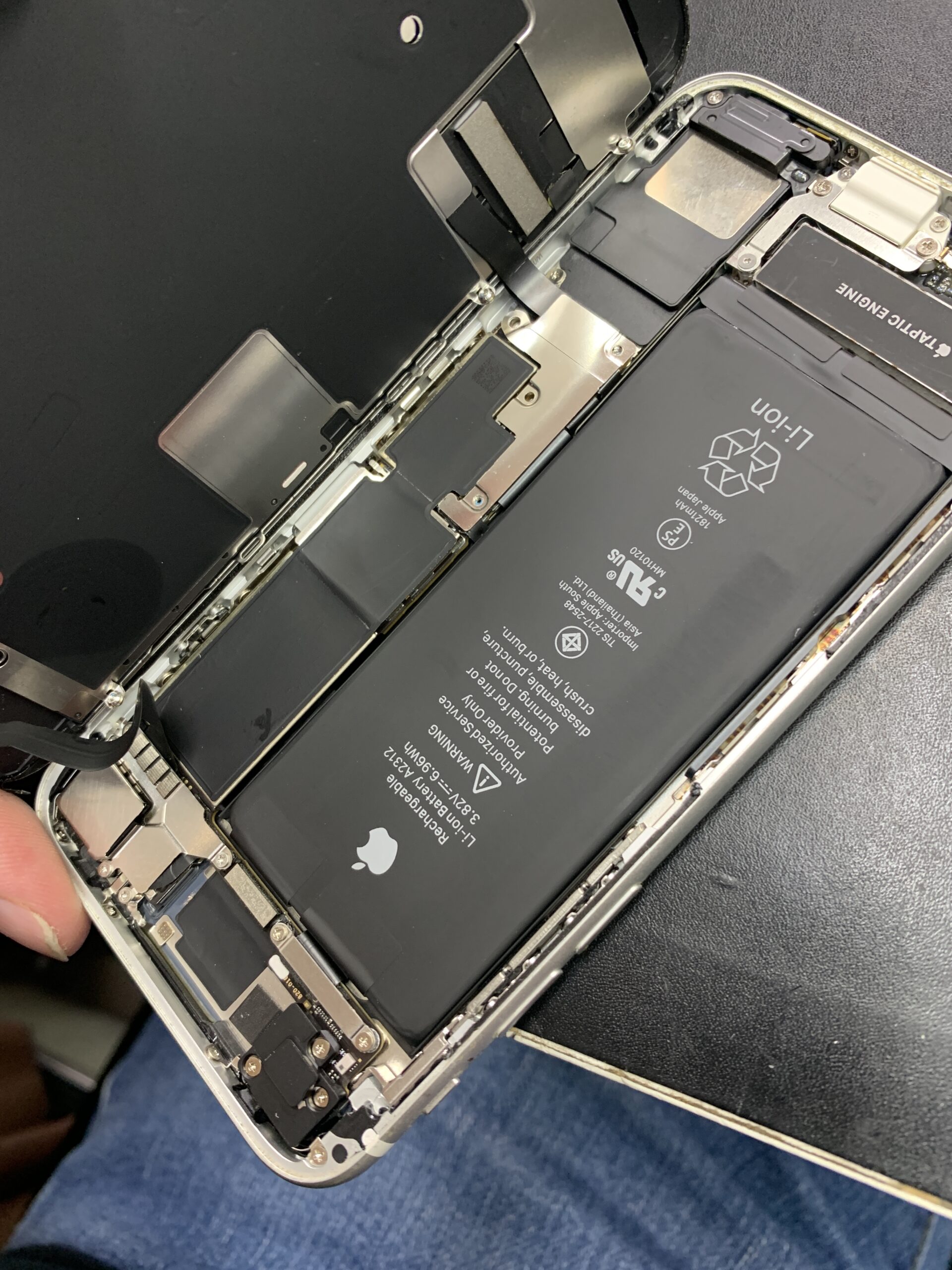 iPhoneSE2 画面修理・バッテリー修理セットも即日対応OK！【練馬店】