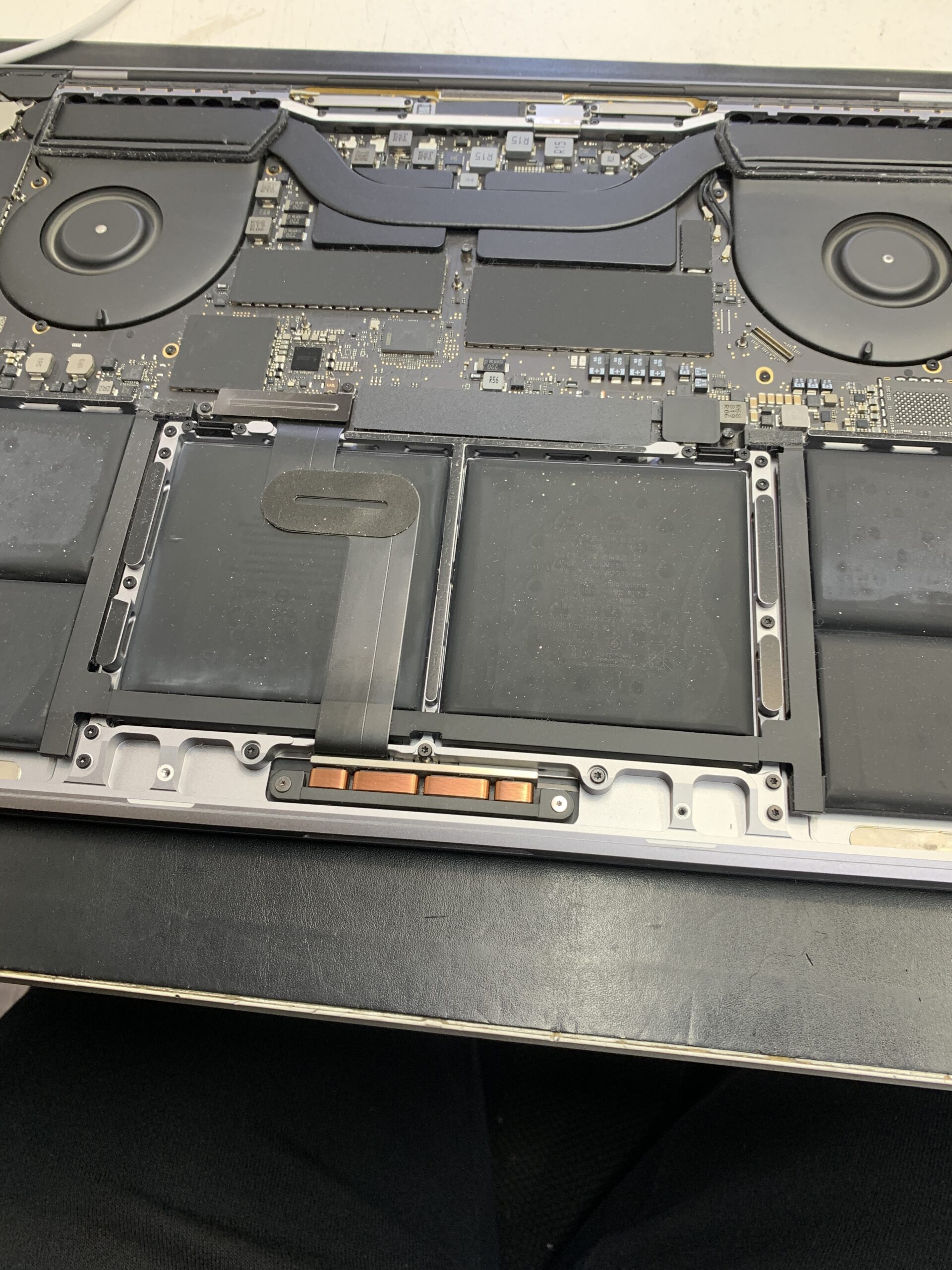 MacBook Pro バッテリー交換即日修理！【練馬店】