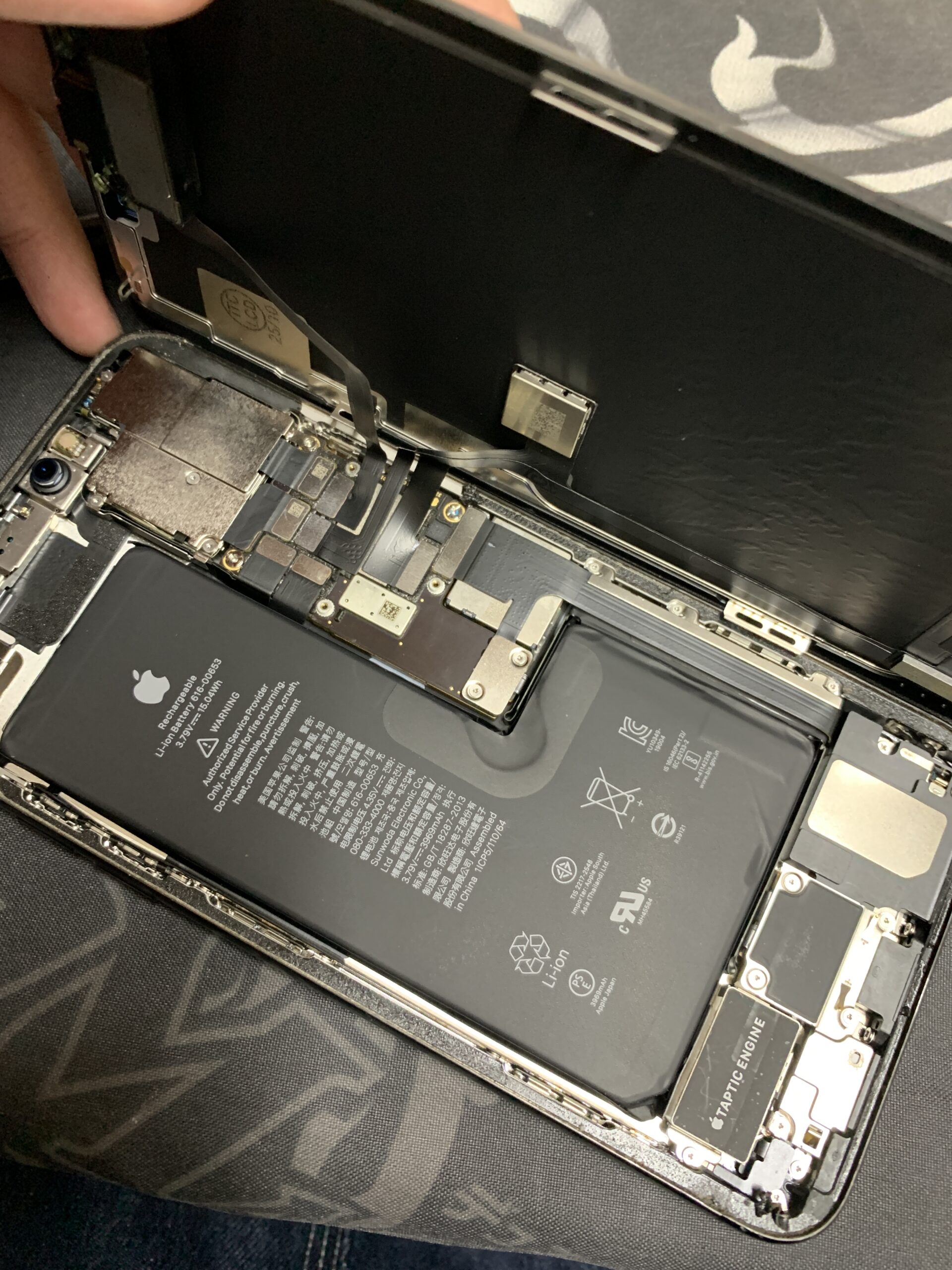 iPhone11ProMax 画面修理即日対応！ 【石神井公園店】