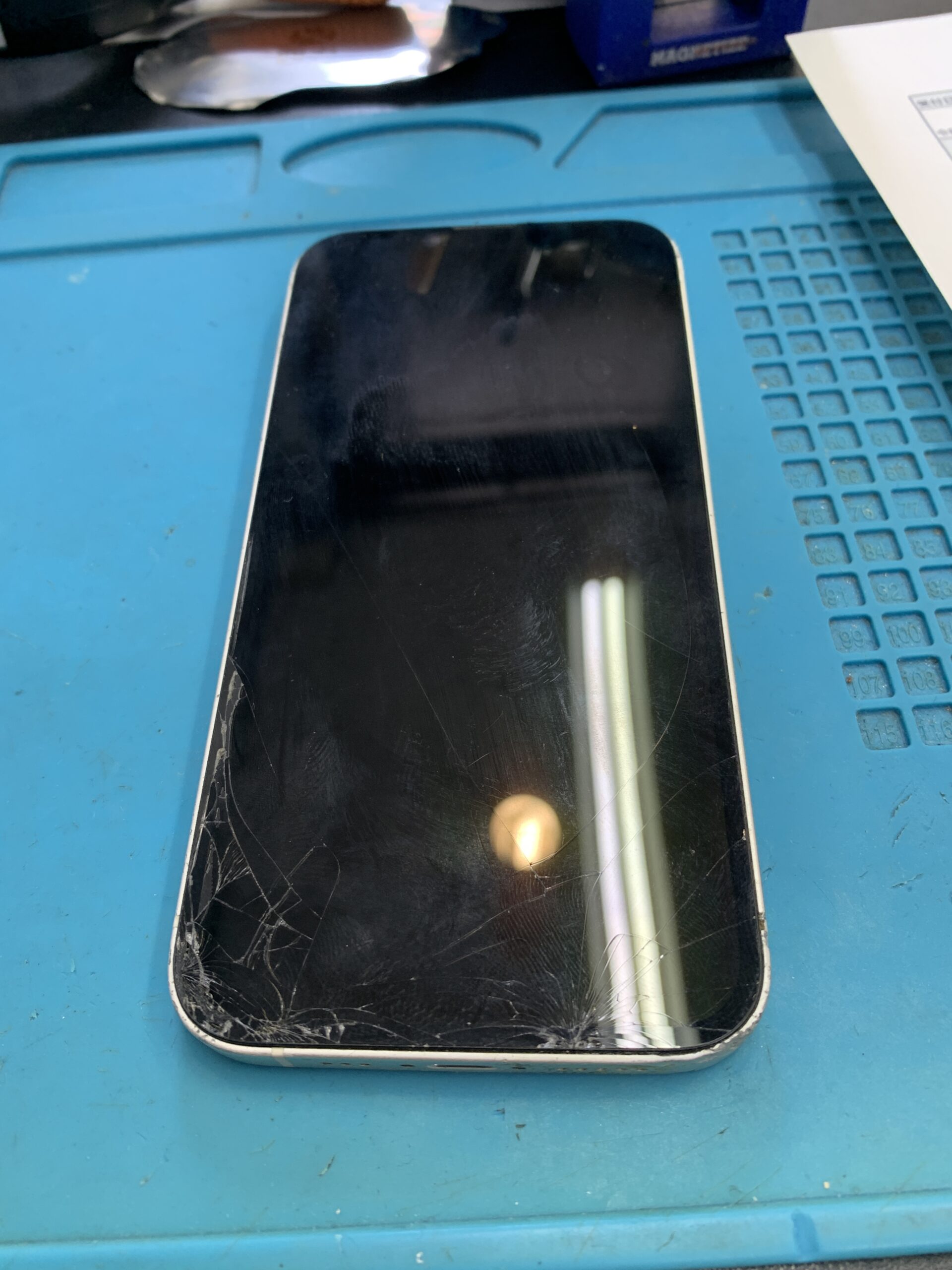 iPhone14の画面割れもお任せください！【練馬店】