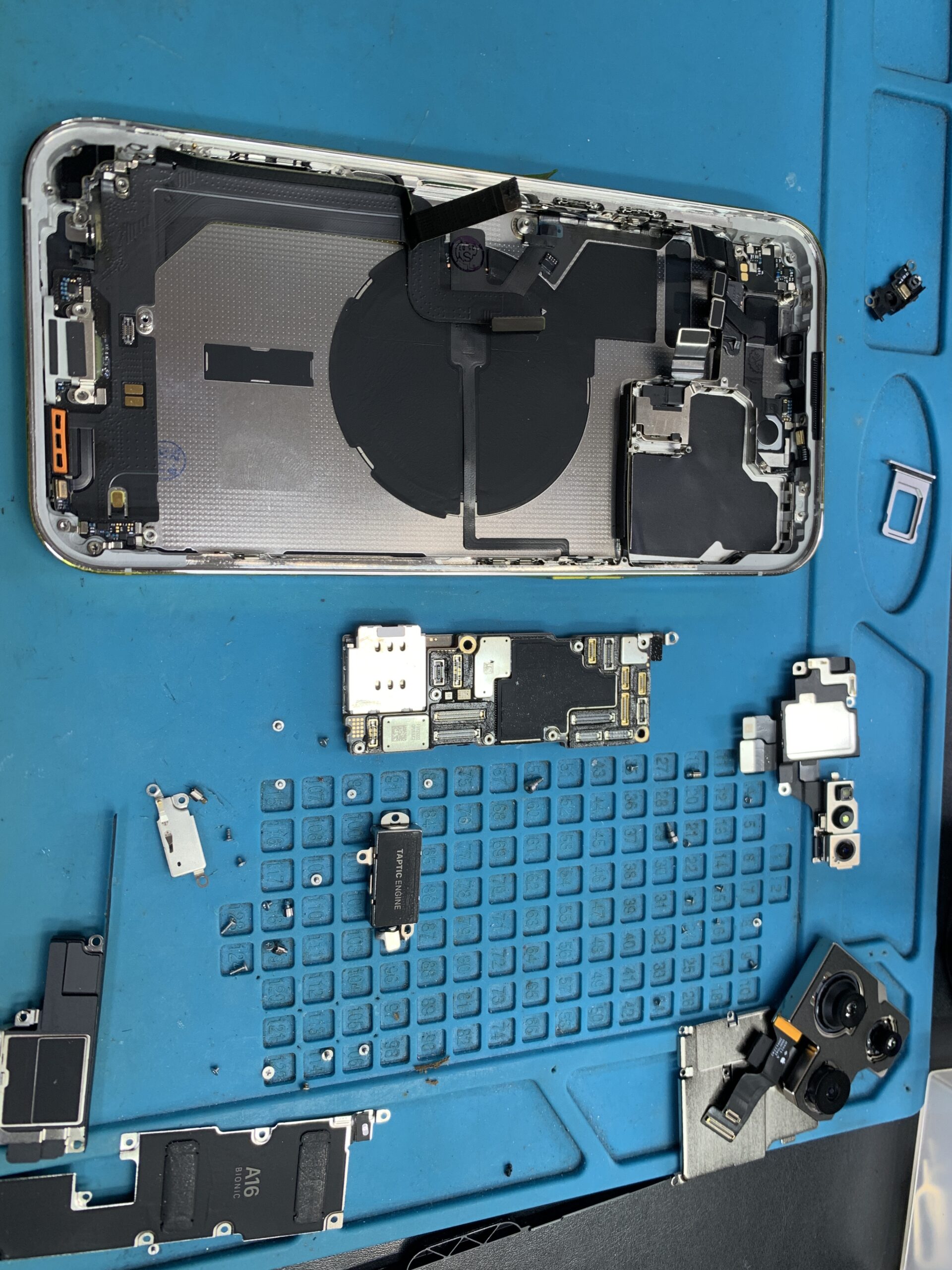 iPhone14proMaxのバッテリー交換もお任せください！【石神井店】