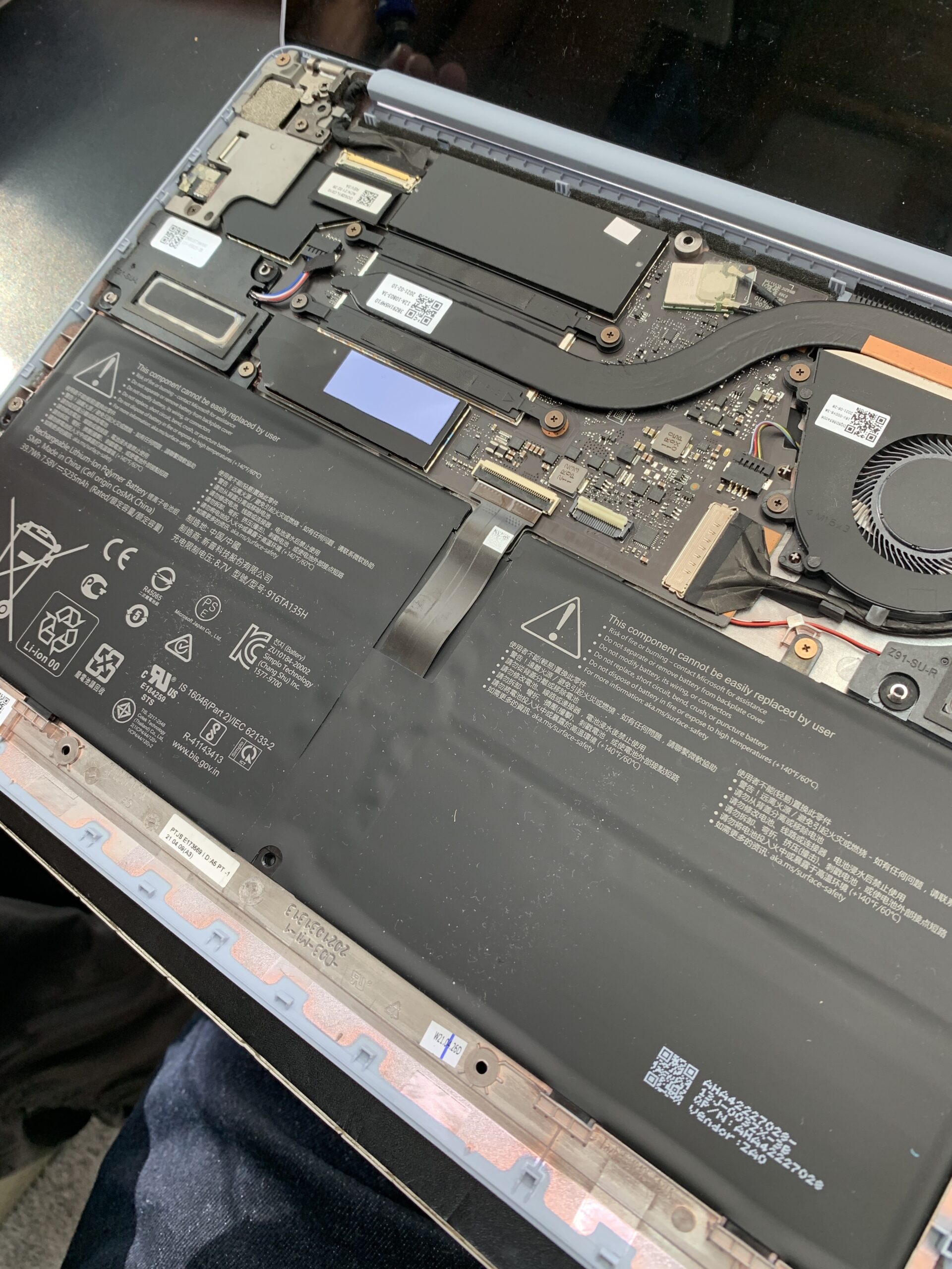 Surface Laptop Goのバッテリー交換｜減りが早い・電源が落ちる症状は劣化のサイン【石神井公園店】