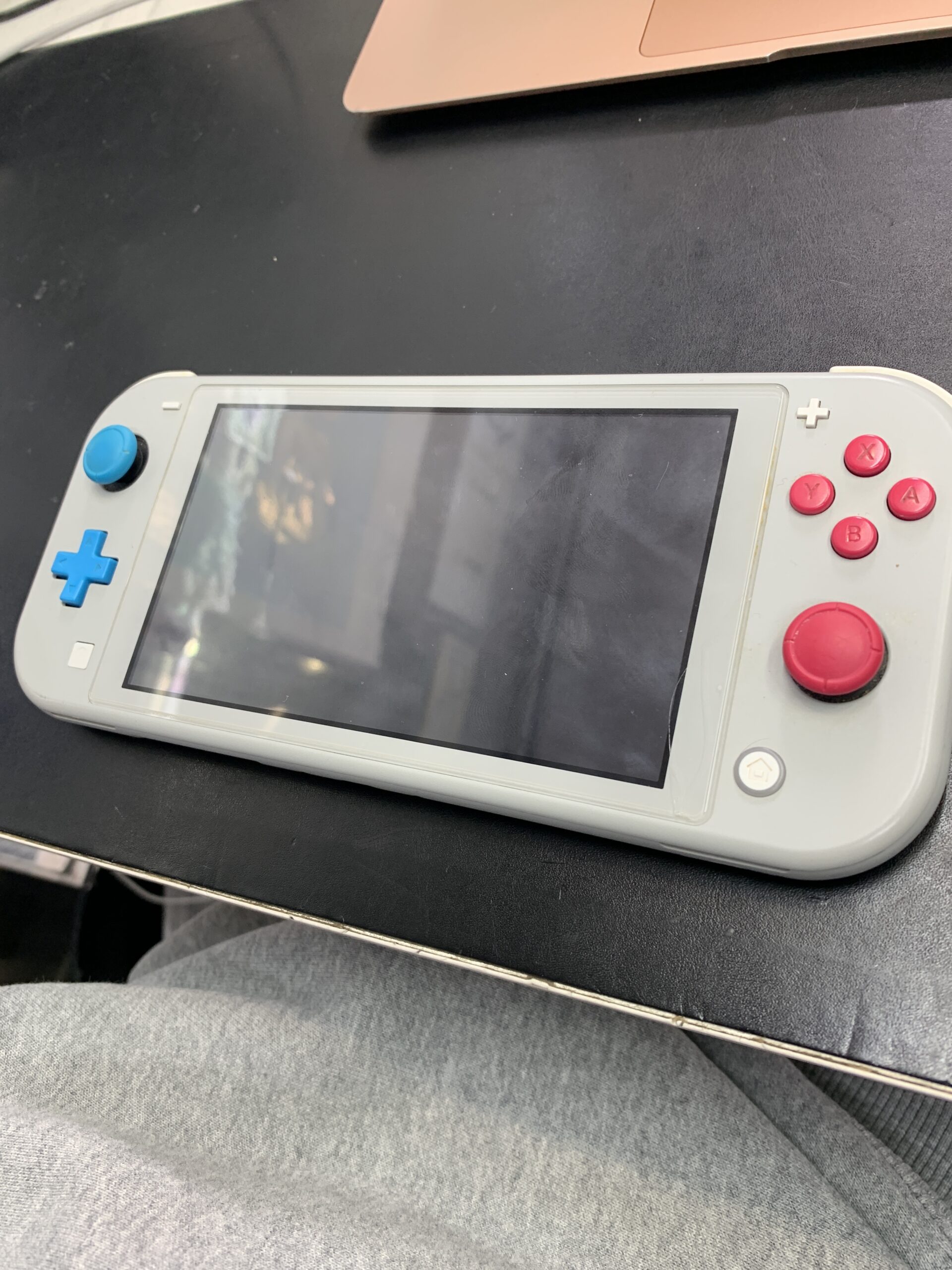 Switch Liteのスティックが勝手に動くドリフトは修理で改善できます！【石神井公園店】