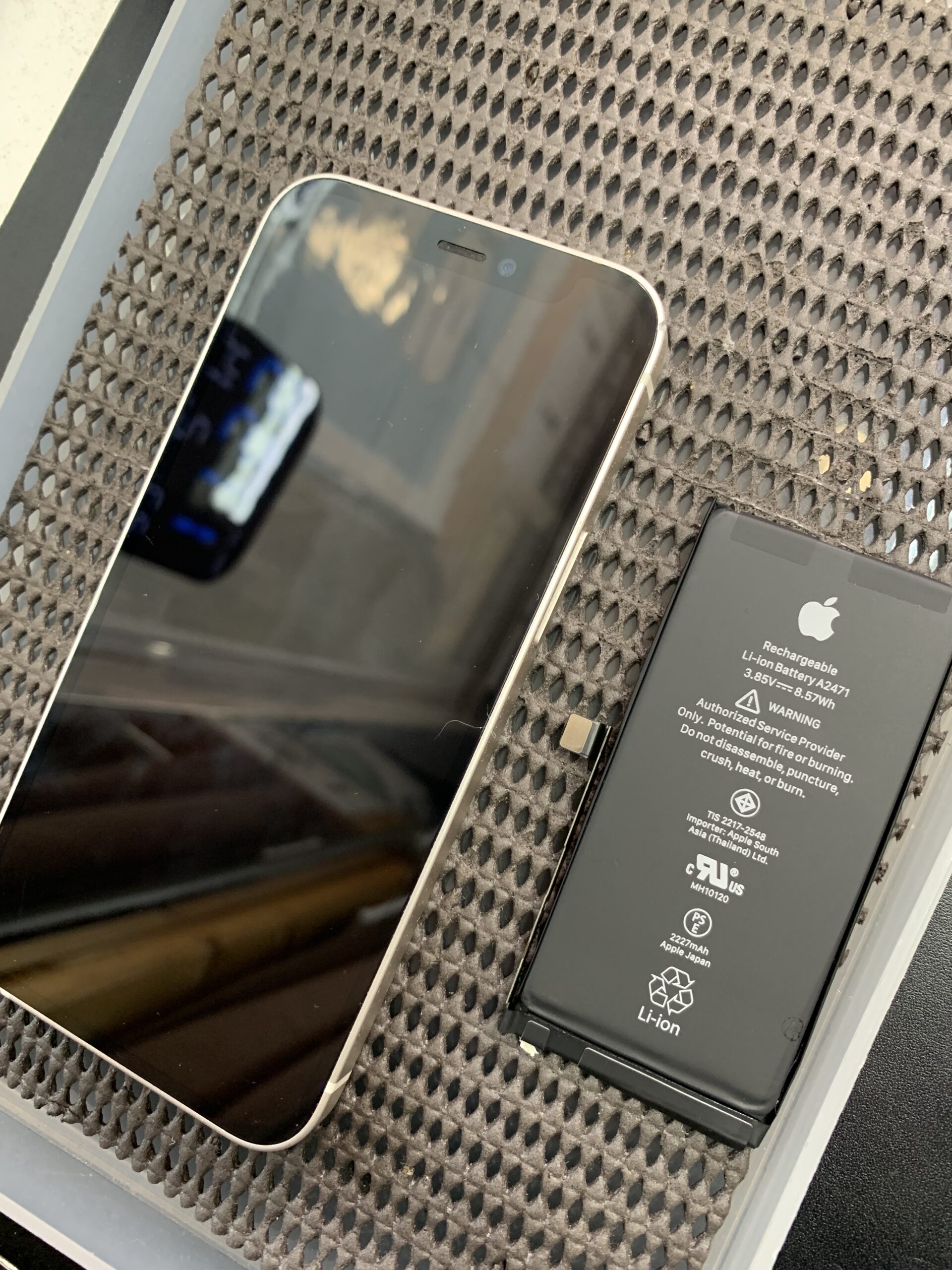 iPhone12mini バッテリー交換でまだまだ快適に！【練馬店】