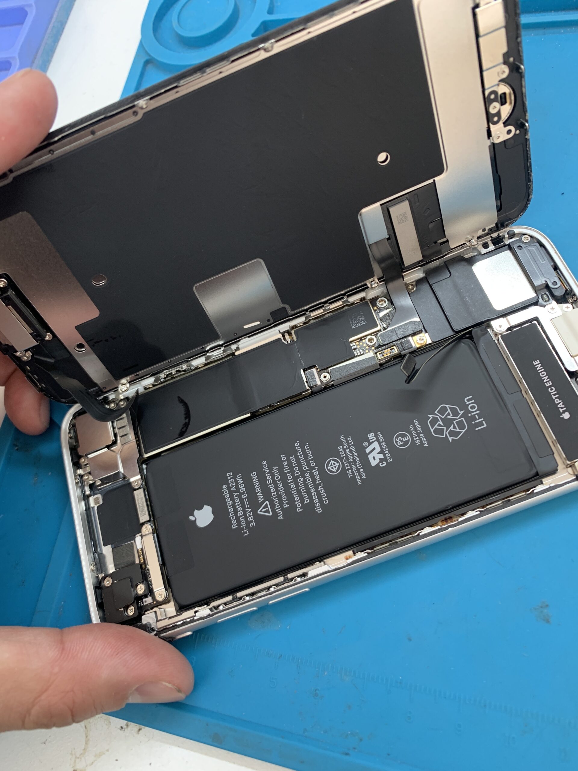 iPhoneSE2のバッテリー劣化でお困りではございませんか？交換で快適に使用可能に！【大泉学園店】